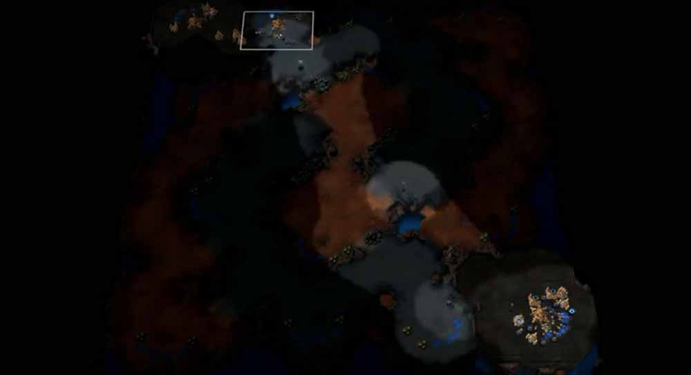 Alphastar hatte immer die komplette Karte im Blick. Menschliche Spieler hingegen m&uuml;ssen mit der Maus permanent den Spielfeldausschnitt (wei&szlig;er Kasten) justieren.